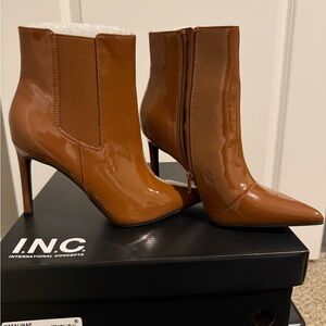 Women's Brown Heeled Boots 7W